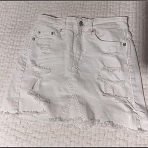 American Eagle white ripped jean skirt (size 00)
